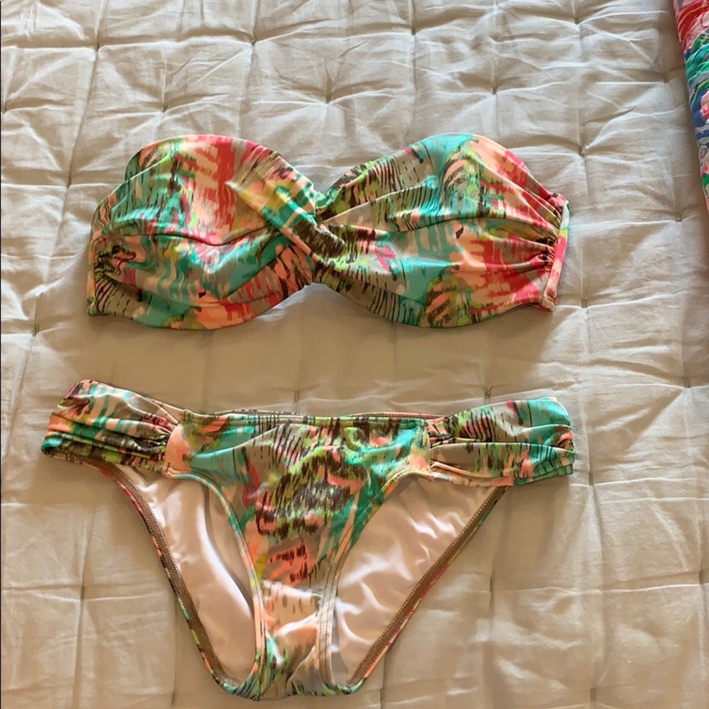 Victoria’s Secret bikini 32Dd and xs